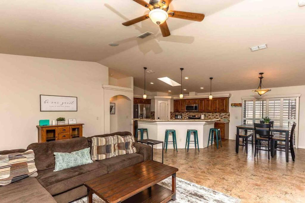 Hot Tub . Spacious . Pets . Central . Boat Parking Lake Havasu City Εξωτερικό φωτογραφία
