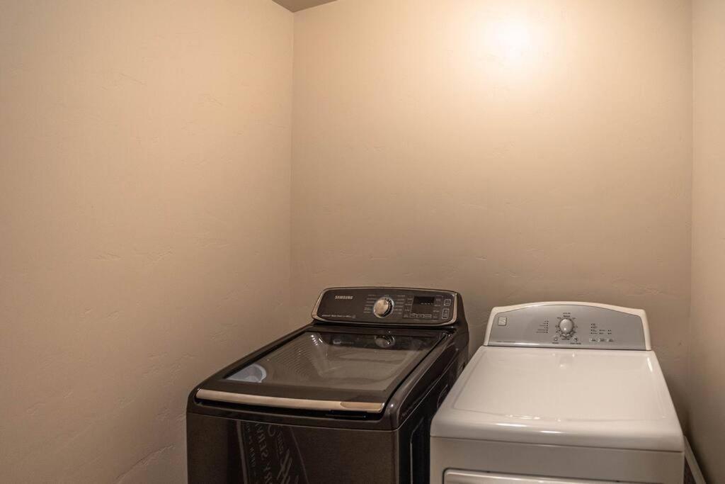 Hot Tub . Spacious . Pets . Central . Boat Parking Lake Havasu City Εξωτερικό φωτογραφία
