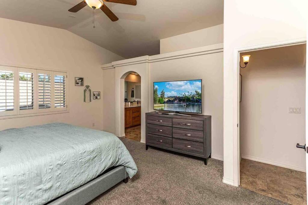 Hot Tub . Spacious . Pets . Central . Boat Parking Lake Havasu City Εξωτερικό φωτογραφία