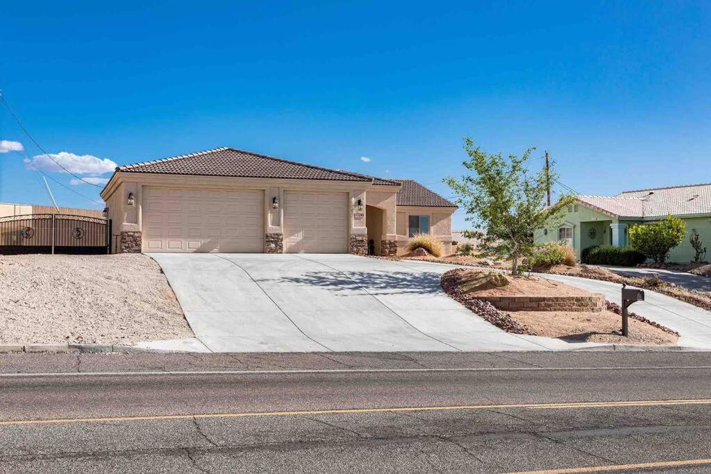 Hot Tub . Spacious . Pets . Central . Boat Parking Lake Havasu City Εξωτερικό φωτογραφία