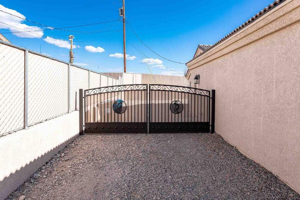 Hot Tub . Spacious . Pets . Central . Boat Parking Lake Havasu City Εξωτερικό φωτογραφία