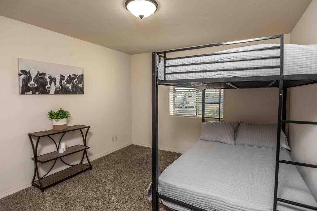 Hot Tub . Spacious . Pets . Central . Boat Parking Lake Havasu City Εξωτερικό φωτογραφία