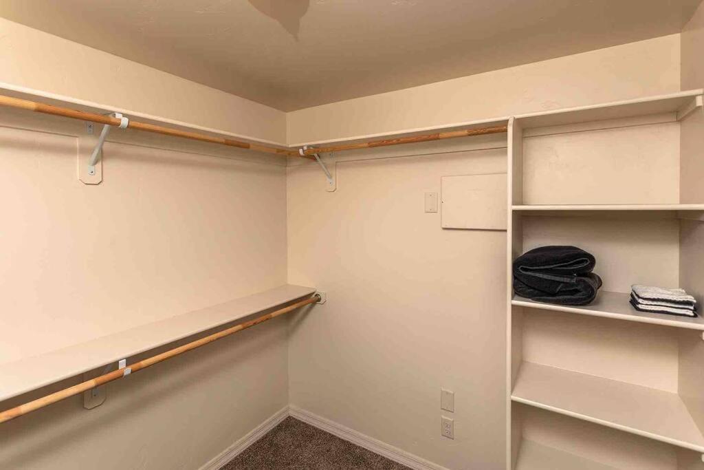 Hot Tub . Spacious . Pets . Central . Boat Parking Lake Havasu City Εξωτερικό φωτογραφία
