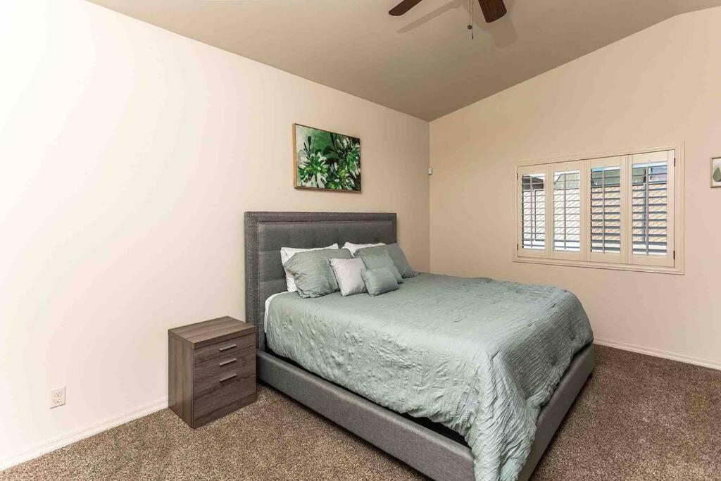 Hot Tub . Spacious . Pets . Central . Boat Parking Lake Havasu City Εξωτερικό φωτογραφία
