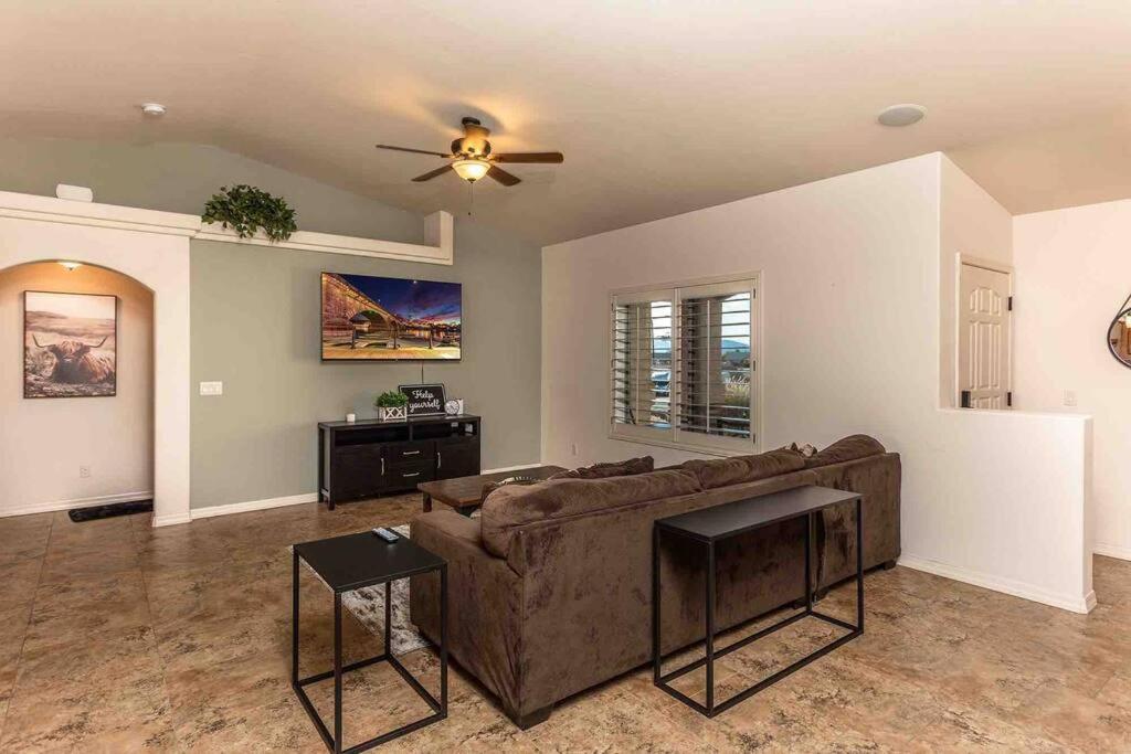 Hot Tub . Spacious . Pets . Central . Boat Parking Lake Havasu City Εξωτερικό φωτογραφία